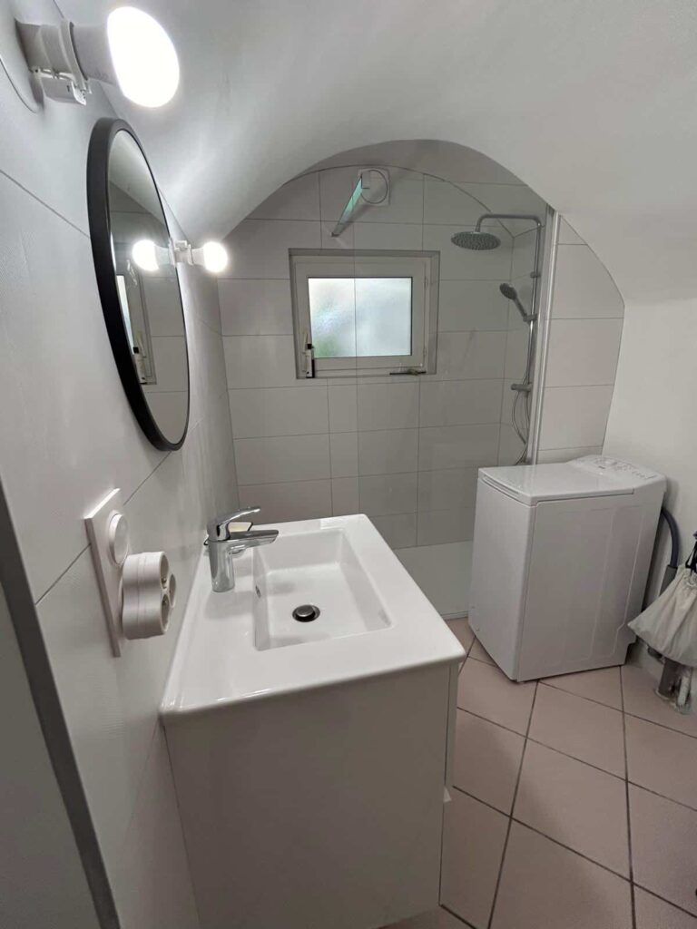Salle de bain moderne après rénovation