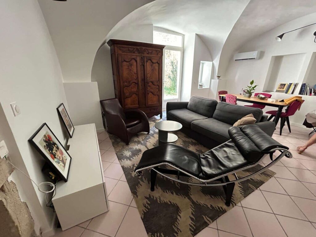 Pièce principale après rénovation d'un appartement à Montélimar