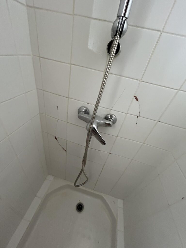 Ancienne douche avant rénovation