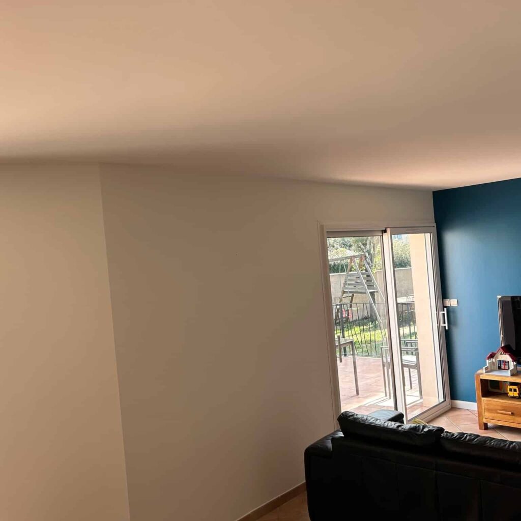 Plafond rénové après une réfection suite à un dégât des eaux