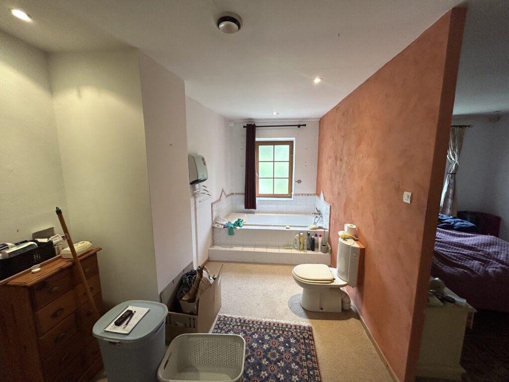 Ancienne salle de bain avant rénovation complète par Drôme Rénovation