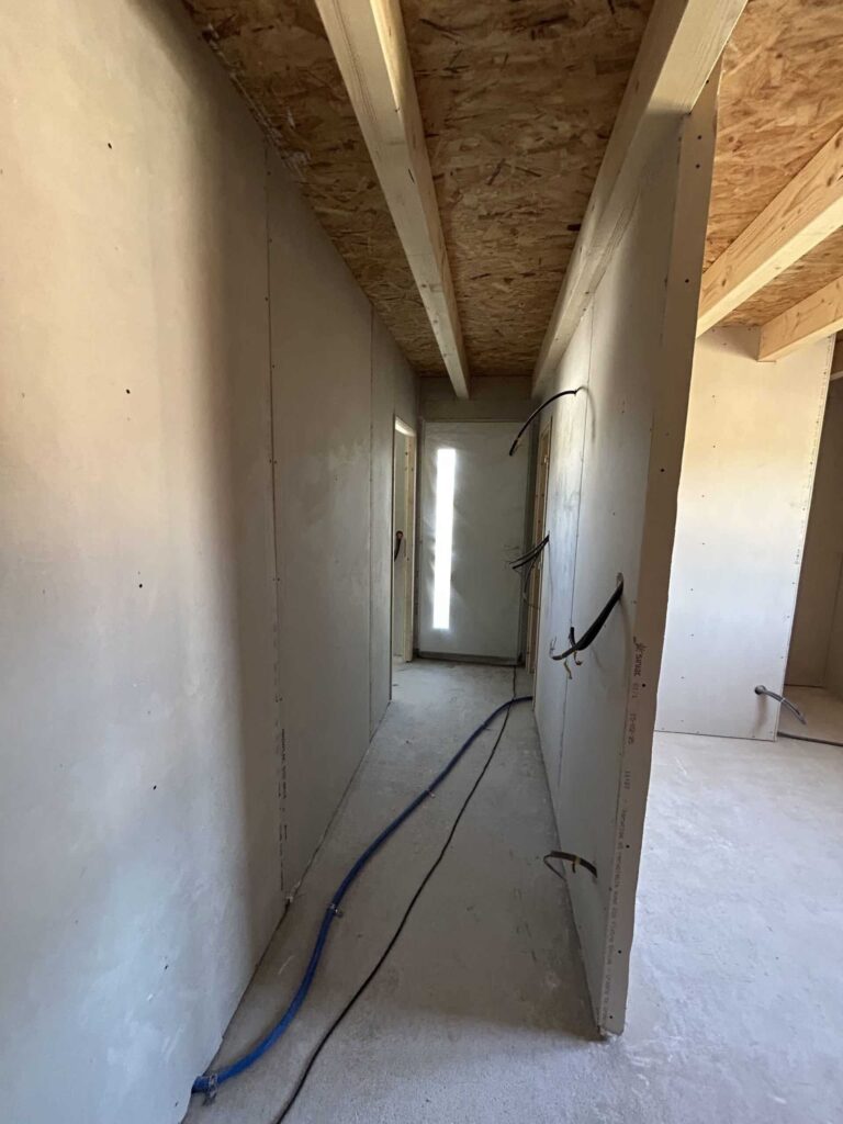 Couloir isolé avant les finitions