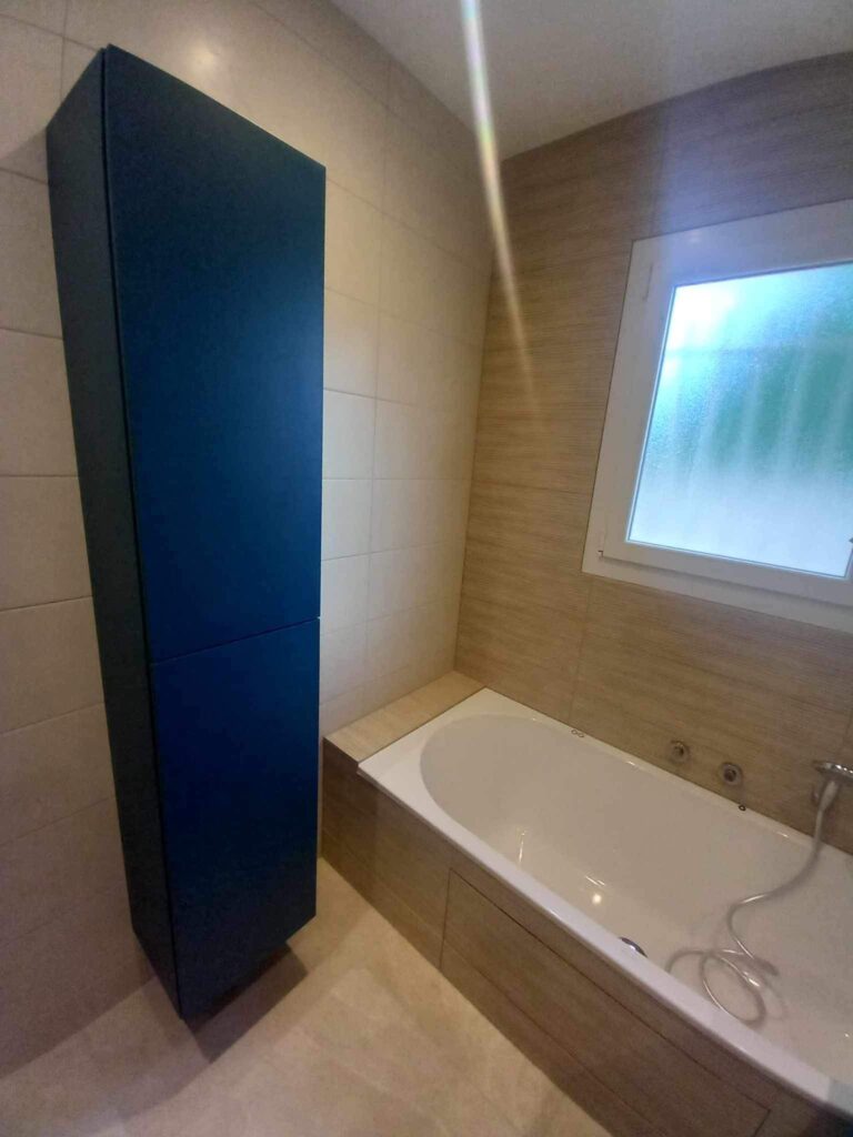Nouvel agencement intérieur de la salle de bain rénovée à Livron