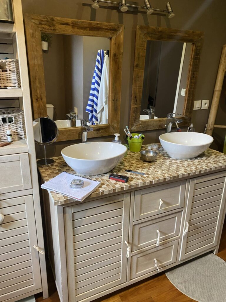 Meuble double vasque installé lors d'une rénovation de salle de bain à Montélimar