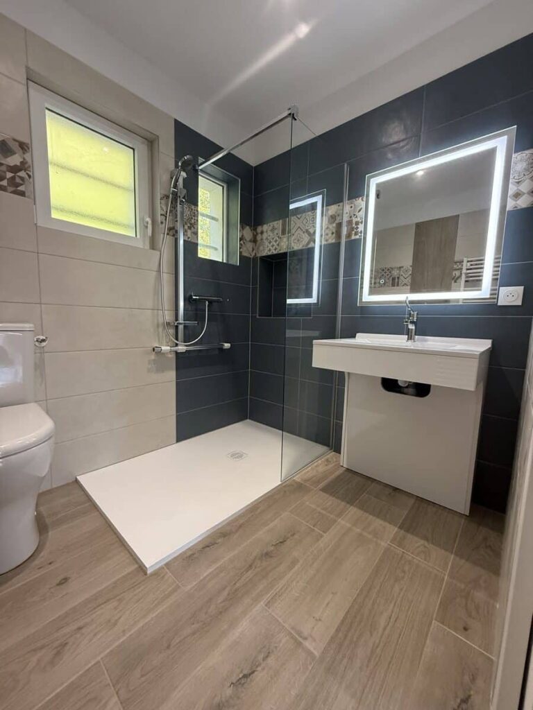 Douche à l'italienne PMR avec receveur extra-plat