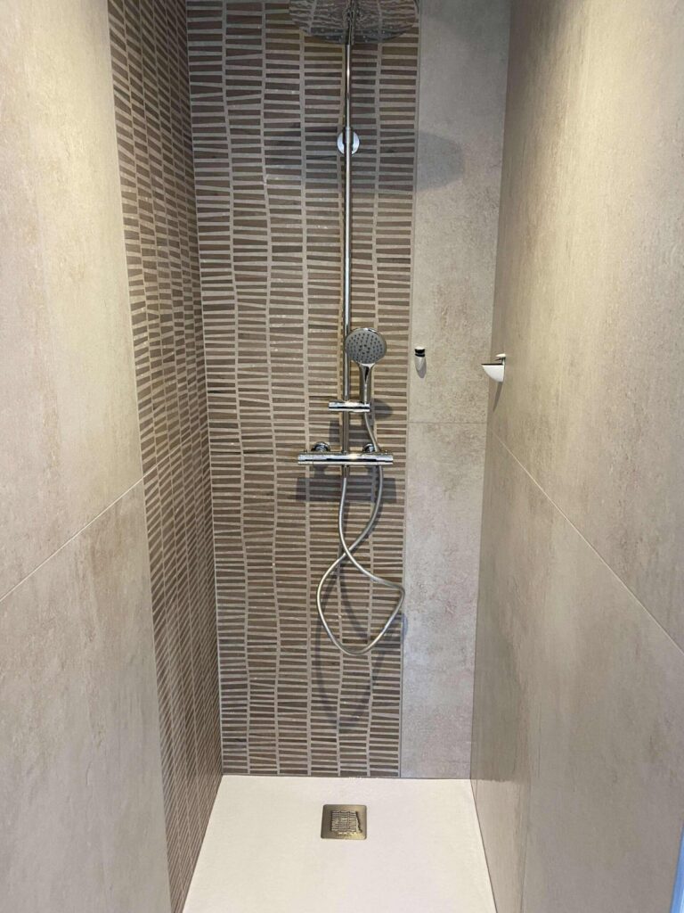 Nouvelle douche réalisée par Drôme Rénovation à Montélimar