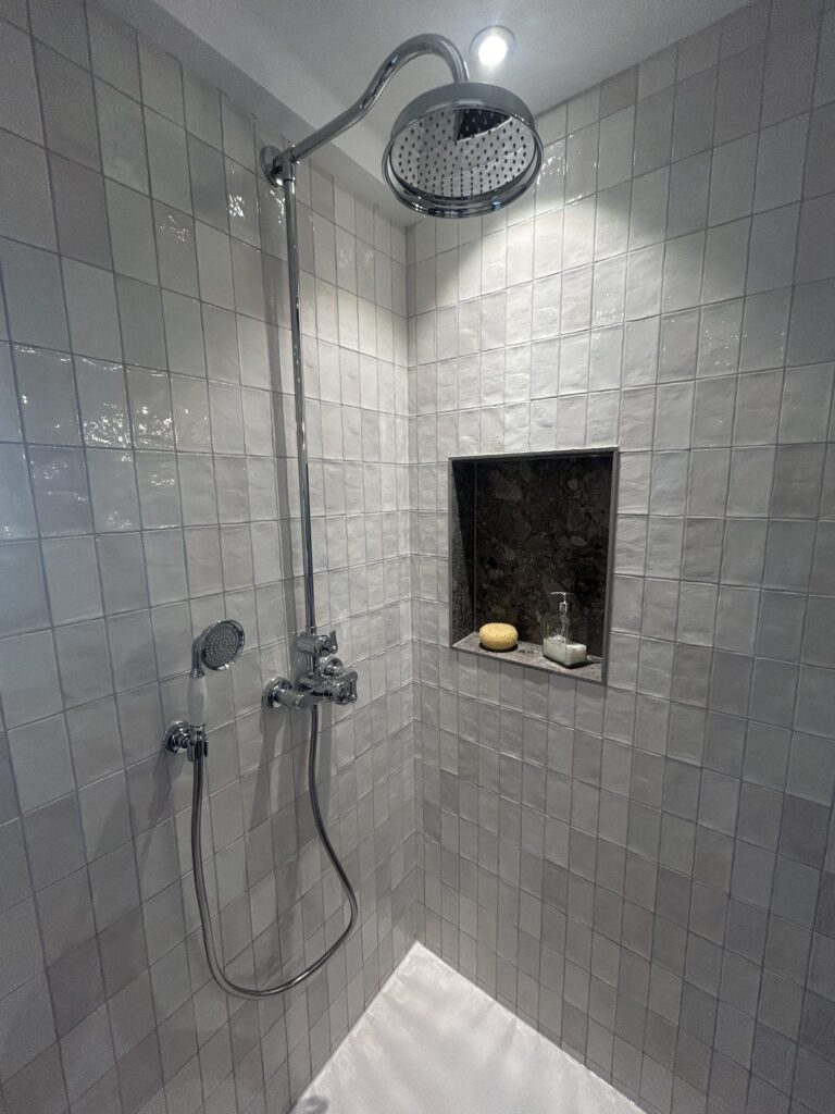 Douche à l'italienne réalisée lors d'une rénovation d'une salle de bain à Salette