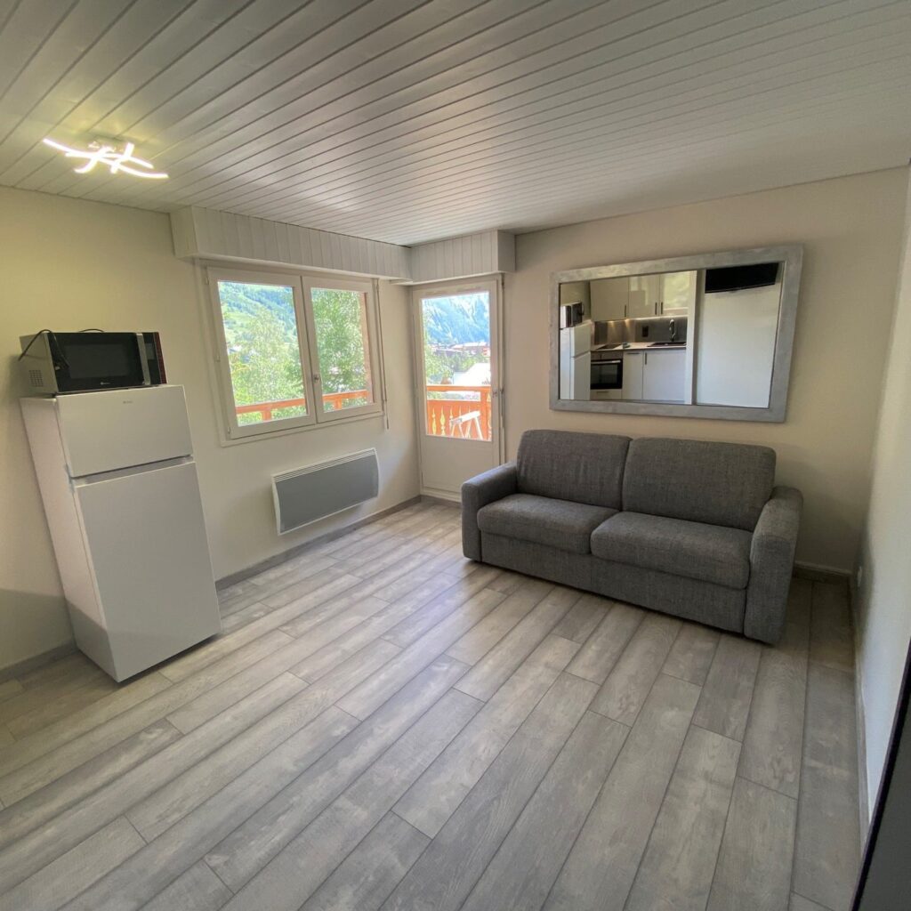 Rénovation complète du sol d'un appartement avec pose d'un parquet stratifié
