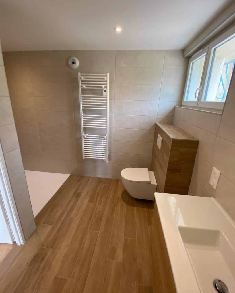 Salle de bain aménagée
