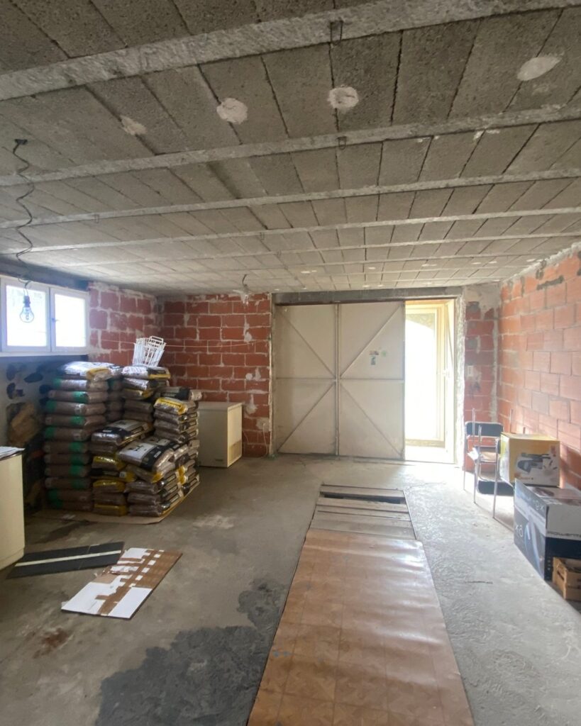 Ancien garage avant sa transformation en habitation