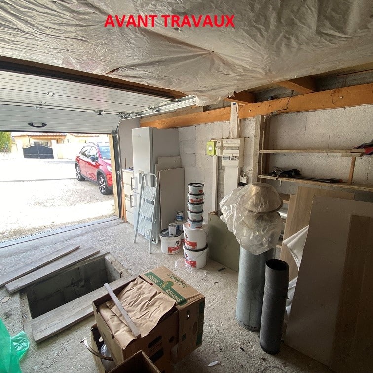 Intérieur du garage avant aménagement en suite parentale
