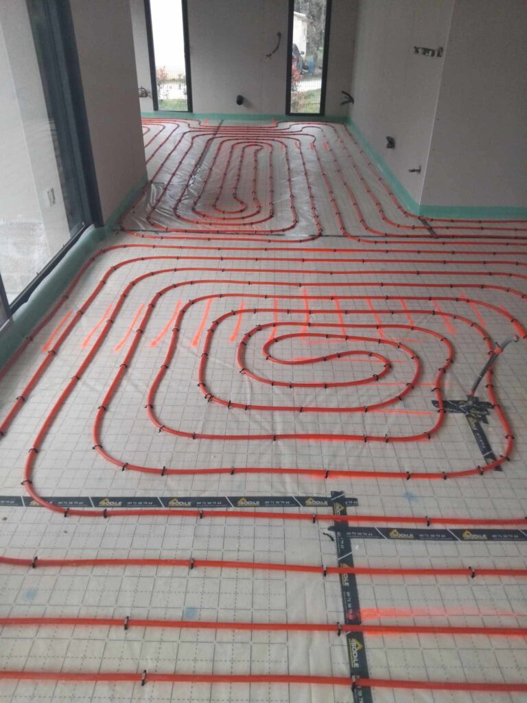 Installation d’un plancher chauffant avec pompe à chaleur à Grignan